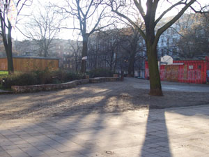 Helmholtzplatz mit Platz- und Trafohaus